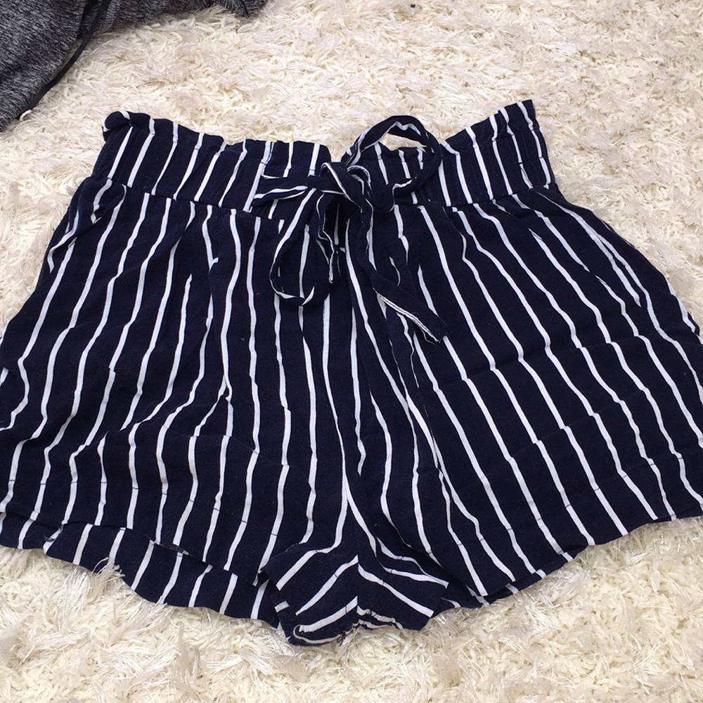 AMBIANCE APPAREL blue and white shorts (size l)